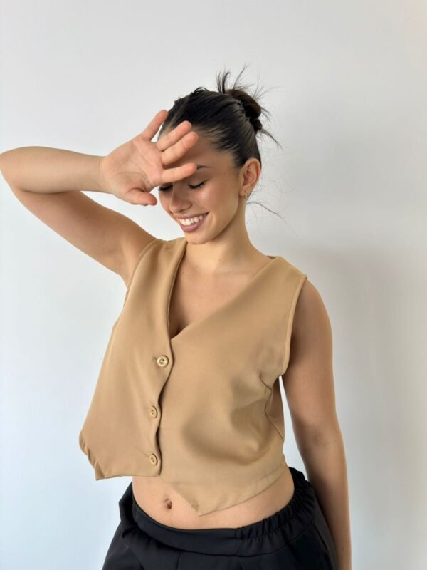 Imagen de WhatsApp 2025-09-18 a las 09.52.12_40fc5fd1 Chaleco de Sastrero Corto